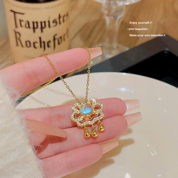 Wholesale Women's Titanium Steel Pendant Necklace With Flower Pattern And Zircon Design Ochain Style