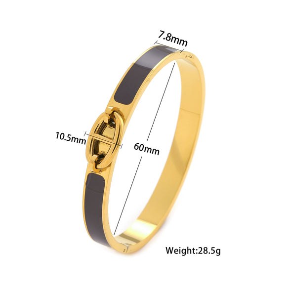 Wholesale Women's Titanium Steel Pig Nose Design Bracelet With 18K Vacuum Furnace Electroplating Modern Minimalist Style