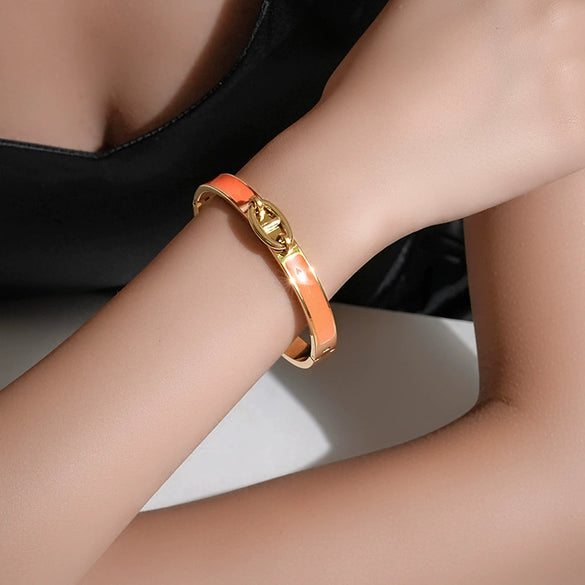 Wholesale Women's Titanium Steel Pig Nose Design Bracelet With 18K Vacuum Furnace Electroplating Modern Minimalist Style
