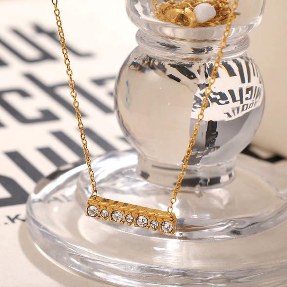 Wholesale Women's 316L Stainless Steel Singlerow Diamond Pendant Necklace With Geometric Styling And Electroplating Treatment