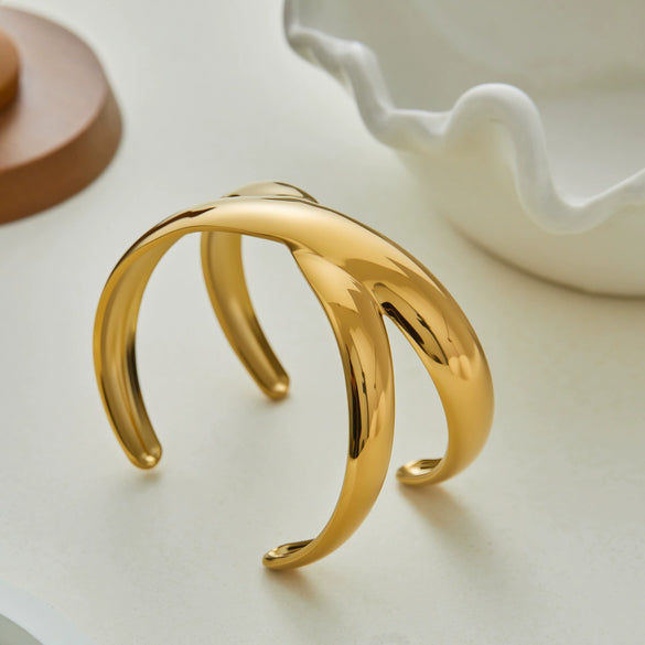 Wholesale Women's Twisted Open Stainless Steel 18K Gold Electroplated Geometric Bracelet Minimalist Style Jewelry