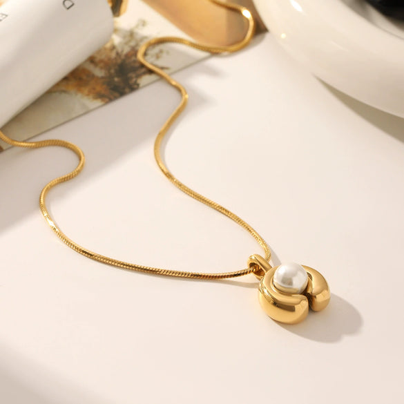 Wholesale Women's U Shaped Inlaid Pearl Titanium Steel And Stainless Steel Necklace With Vacuum Electroplating And Snake Bone Chain