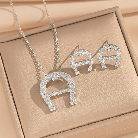 Wholesale Women's Ushaped Horseshoe Copper Necklace Set With Microinlaid Zircon And Electroplated Design Cross Chain