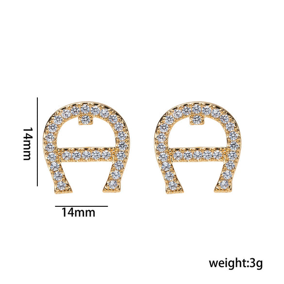 Wholesale Women's Ushaped Horseshoe Copper Necklace Set With Microinlaid Zircon And Electroplated Design Cross Chain