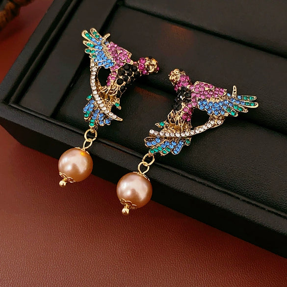 Wholesale Women's Vintage Alloy Geometric Drop Necklace With Electroplating And String Of Pearls Chain