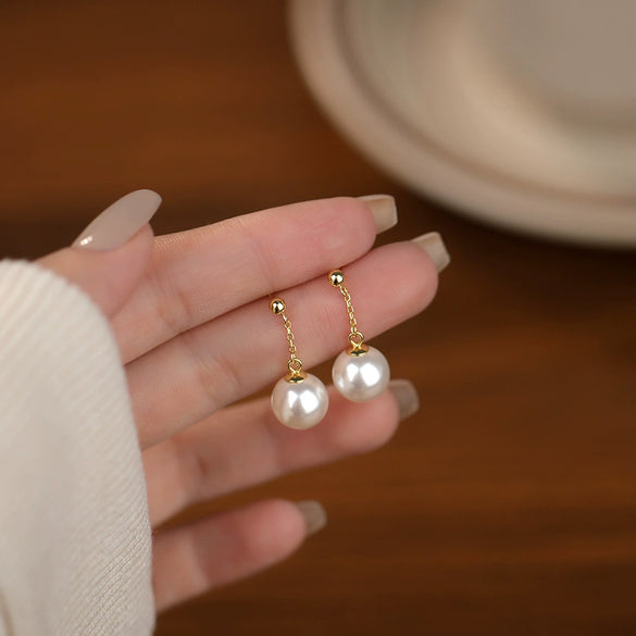 Wholesale Women's Vintage Geometric Round Earrings Made Of S925 Sterling Silver And Imitation Pearls With Electroplating