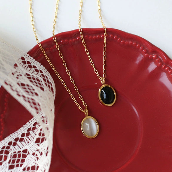 Wholesale Women's Vintage Literary Geometric Oval Stainless Steel Jewelry Necklace With White Stone Pendant And Electroplating Design