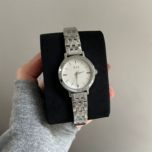 Wholesale Women's Vintage Minimalist Round Steel Band Quartz Watch With Medieval Style