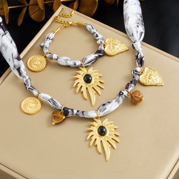Wholesale Women's Vintage Plants And Flowers Pattern Stainless Steel Electroplated Leaf Heart Necklace And Bracelet Set