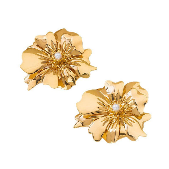 Wholesale Women's Vintage Sweet And Cool Style Alloy Electroplated Flower Pearl Earrings
