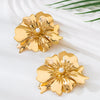 Wholesale Women's Vintage Sweet And Cool Style Alloy Electroplated Flower Pearl Earrings
