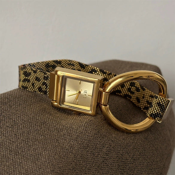 Wholesale Women's Watch Vintage Style Round Square Design Metal Case And Strap Light Luxury Magnetic Mesh Strap