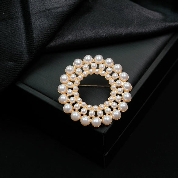 Wholesale Women's Zinc Alloy Pearl Brooch With Star And Heart Shapes Electroplated Clothing Accessories Jewelry