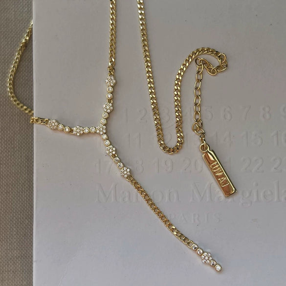 Wholesale Women's Zircon Pendant Necklace With Artificial Crystal And Copper Geometric Style Furnace Vacuum Plating And Electroplating Treatment
