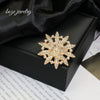 Wholesale Zinc Alloy Brooch With Flower Pattern Simple Style Electroplating Process Suitable For Men And Women
