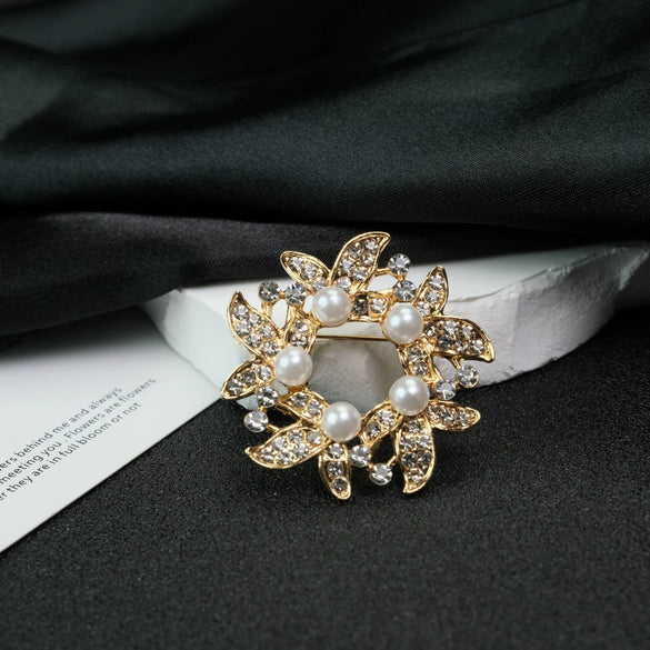 Wholesale Zinc Alloy Butterfly Brooch With Bow Pattern And Electroplating Processing Simple Style For Women
