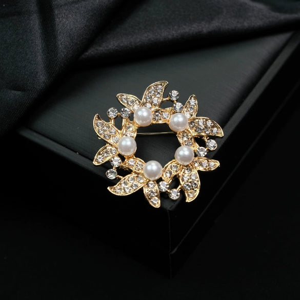 Wholesale Zinc Alloy Butterfly Brooch With Bow Pattern And Electroplating Processing Simple Style For Women