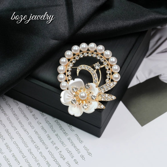 Wholesale Zinc Alloy Flower Brooch Electroplated Fashion Accessory
