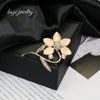 Wholesale Zinc Alloy Flower Pattern Electroplated Women's Fashion Simple Elegant Exquisite Versatile Cat's Eye Sweater Coat Pin Brooch Jewelry