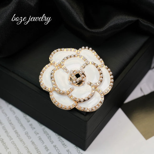 Wholesale Zinc Alloy Flower Shaped And Patterned Electroplated Brooch For Women As Silk Scarf Buckle And Suit Pin Accessories