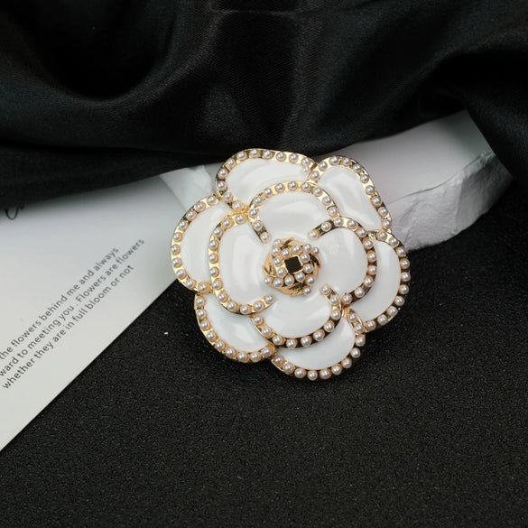 Wholesale Zinc Alloy Flower Shaped And Patterned Electroplated Brooch For Women As Silk Scarf Buckle And Suit Pin Accessories