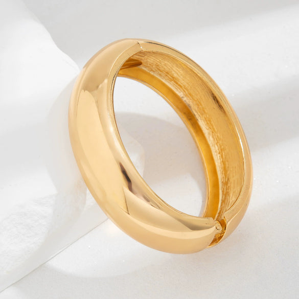 Wholesale Zinc Alloy Geometric Exaggerated Cut Electroplated Open Bracelet