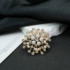 Wholesale Zinc Alloy Pearl Diamond Geometric Flower Brooch With Electroplating Unisex Light Luxury Temperament Allmatch Accessory