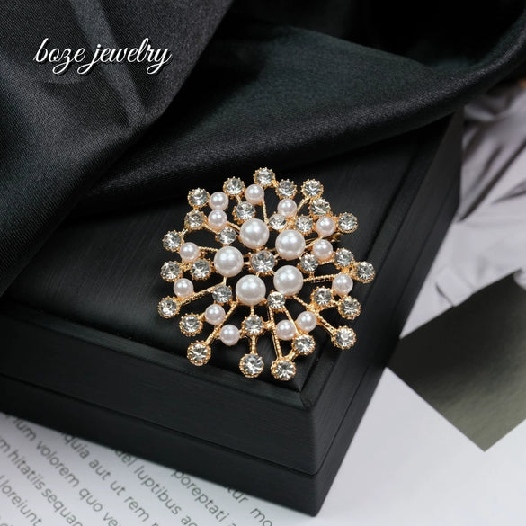 Wholesale Zinc Alloy Pearl Diamond Geometric Flower Brooch With Electroplating Unisex Light Luxury Temperament Allmatch Accessory