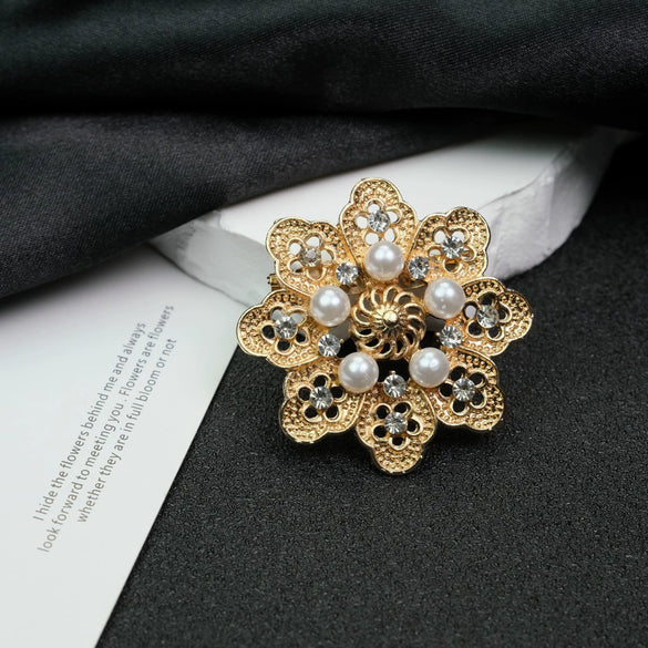 Wholesale Zinc Alloy Star Shaped Flower Brooch With Electroplating For Unisex Literary Style For Coat Chest Fixing