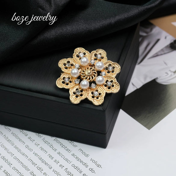 Wholesale Zinc Alloy Star Shaped Flower Brooch With Electroplating For Unisex Literary Style For Coat Chest Fixing