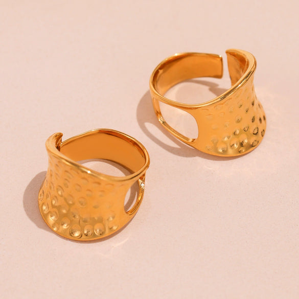 Wide Hammer Pattern Geometric Fashion Ring In Stainless Steel With 18K Real Gold Plated