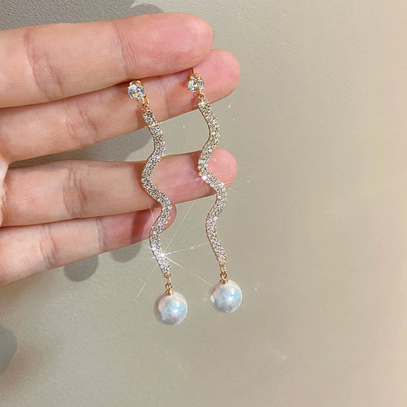 Luxurious Waves Inlay Alloy Rhinestones Earrings