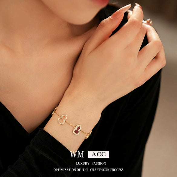 Women's Acrylic Bracelet With Zirconia And Flower Shape Highend Style