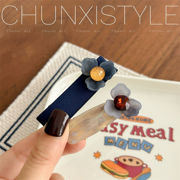 Women's Acrylic Duckbill Hairpin With Blue Flower Pattern And Baking Paint Finish