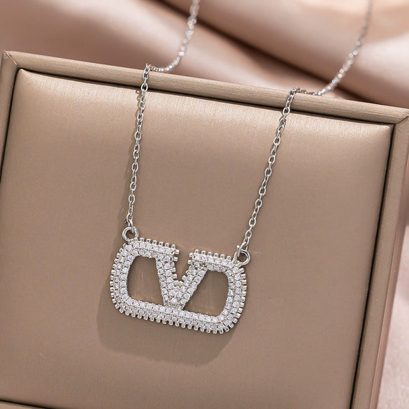 Women's Allmatch Highend Light Luxury Niche Pig Nose Clavicle Chain Necklace In Titanium Steel With Vacuum Internal Electroplating