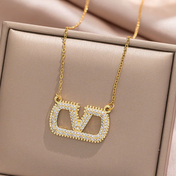Women's Allmatch Highend Light Luxury Niche Pig Nose Clavicle Chain Necklace In Titanium Steel With Vacuum Internal Electroplating
