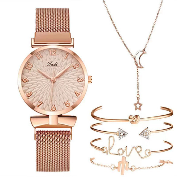 Women's Alloy And Leather Bracelet Set With Round Dial Quartz Watch Leisure Style