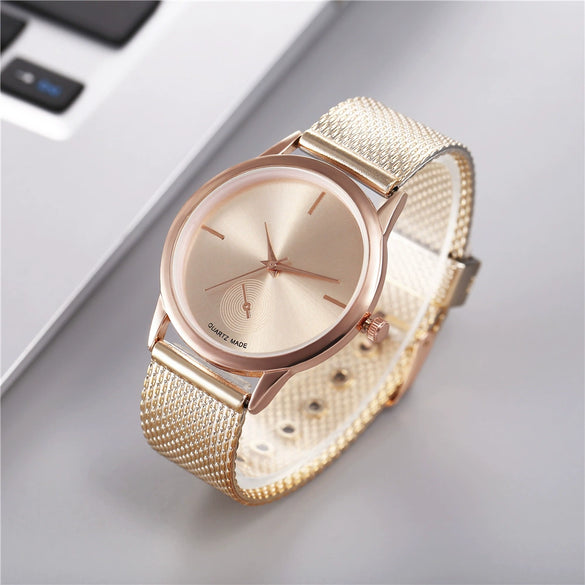 Women's Alloy And Plastic Mesh Quartz Watch With Round Dial And Fashion Style