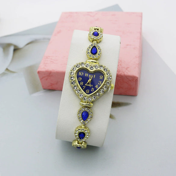 Women's Alloy And Stainless Steel Leisure Quartz Watch With Heart Dial And Jewelry Buckle