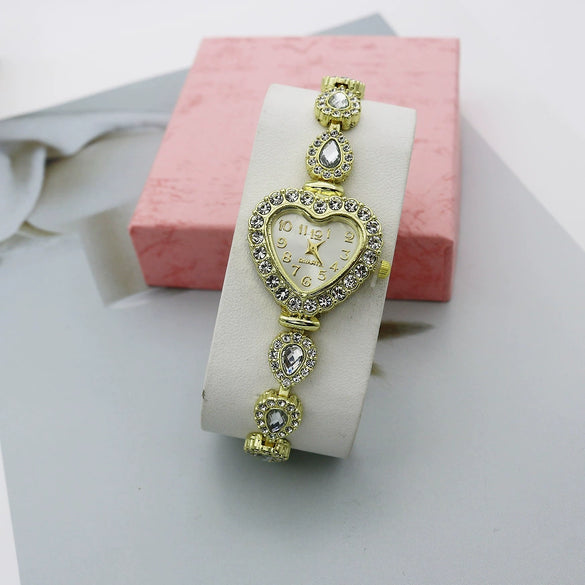 Women's Alloy And Stainless Steel Leisure Quartz Watch With Heart Dial And Jewelry Buckle