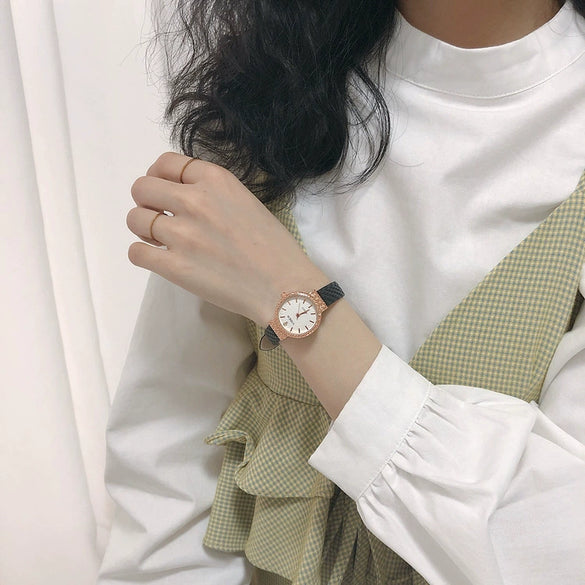 Women's Alloy And Stainless Steel Watch With Round Dial And Pin Buckle Leisure Style