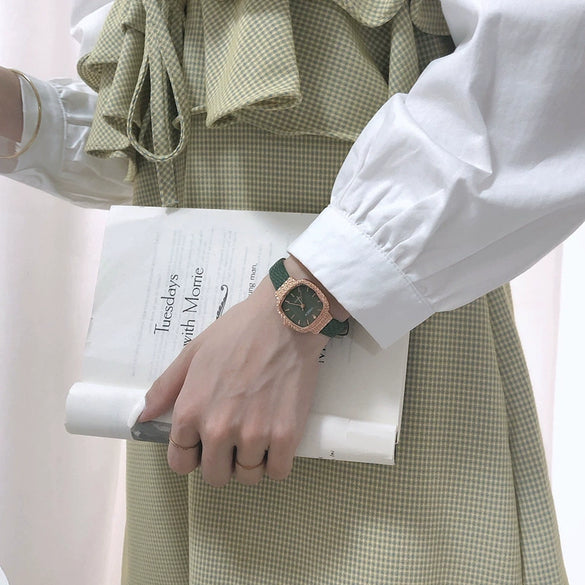 Women's Alloy And Stainless Steel Watch With Round Dial And Pin Buckle Leisure Style