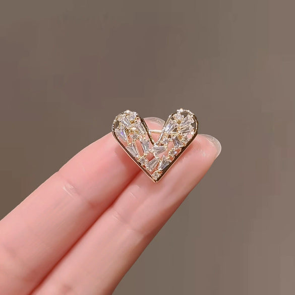 Women's Alloy Animal Pattern Electroplated Antiexposure Buckle Small Brooch Fashion Collar Pin