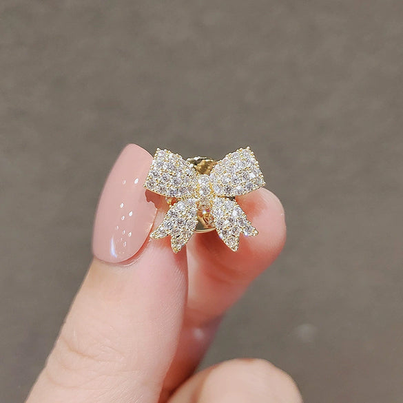 Women's Alloy Antiexposure Brooch With Flower Design And Electroplating Process