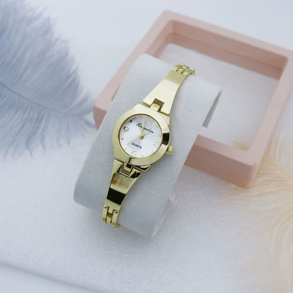 Women's Alloy Bracelet Quartz Watch Fashion Round Dial Mineral Reinforced Glass Mirror Stainless Steel Buckle