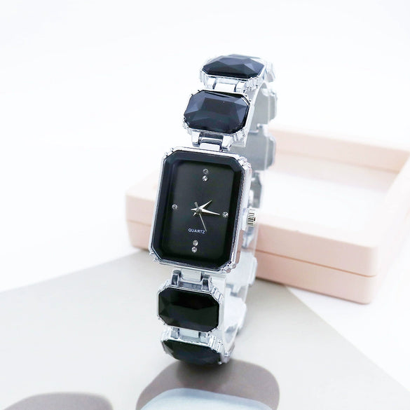 Women's Alloy Bracelet Quartz Watch With Square Dial And Fashion Style