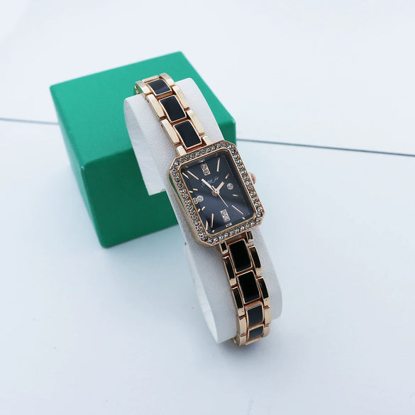 Women's Alloy Bracelet Quartz Watch With Square Dial And Mineral Reinforced Glass Mirror Fashionable Style