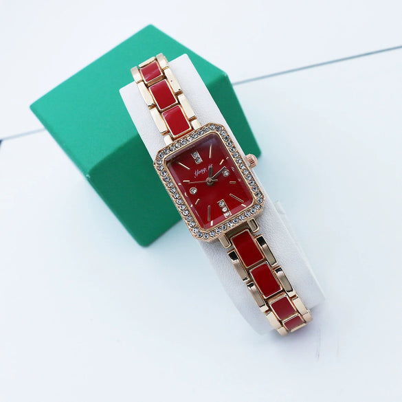 Women's Alloy Bracelet Quartz Watch With Square Dial And Mineral Reinforced Glass Mirror Fashionable Style