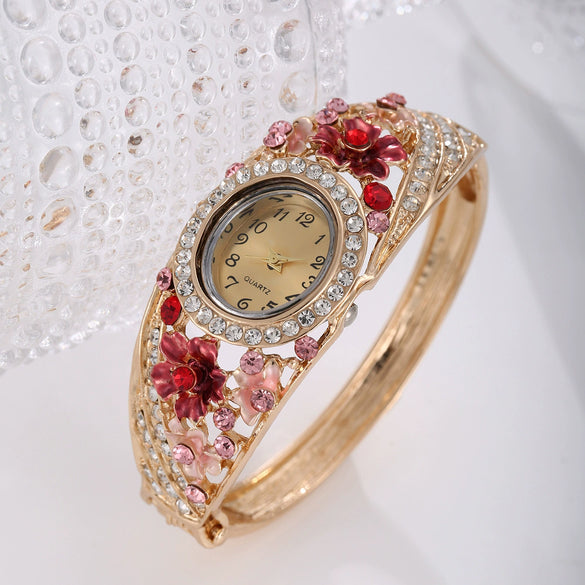Women's Alloy Bracelet Watch With Decorative Flower And Round Dial Fashion Style