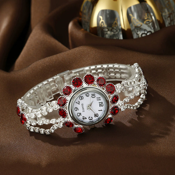 Women's Alloy Bracelet Watch With Round Dial And Stainless Steel Clasp